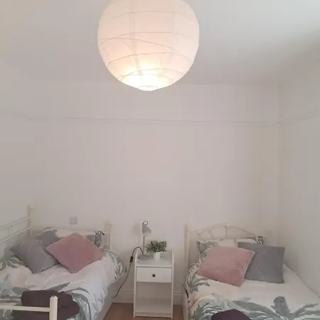 Twin With Shared Bathroom And Kitchen 3km From Centre Privat bolig Galway