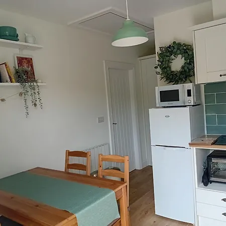 Twin Room With Shared Bathroom And Kitchen Galway 3Km From Centre * Galway